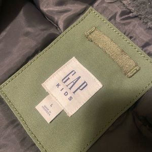 Beautiful green winter jacket. No holes or damages.